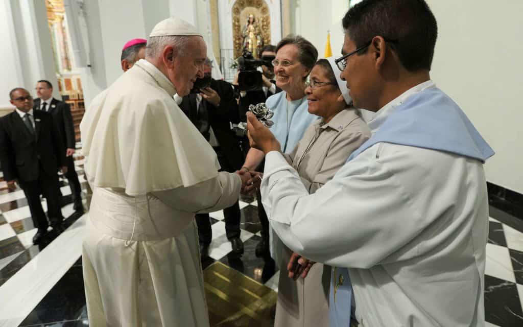 Maryknoll Sister Meets Pope in Panama