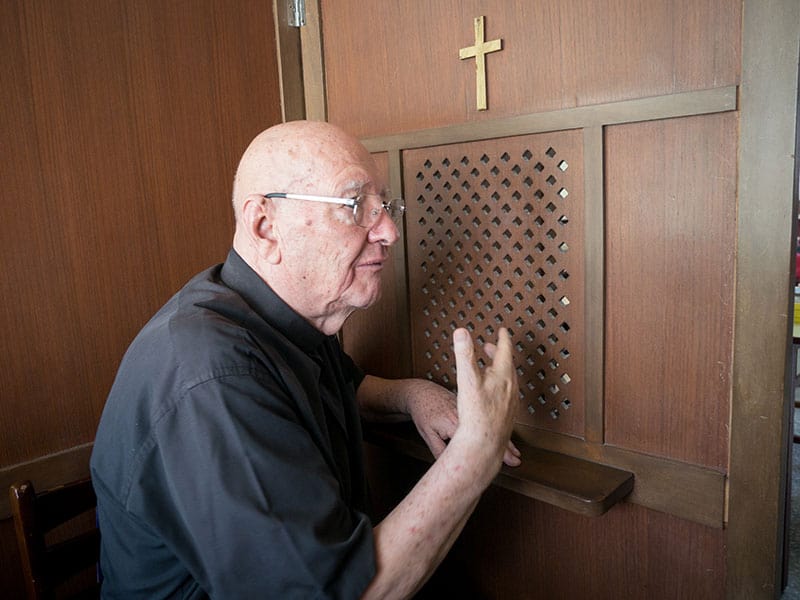 Father Murray can always be found in the confessional before Mass, say his parishioners (Nile Sprague / Taiwan)