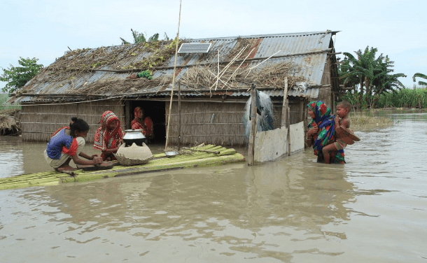 Bangladesh floods worsen leaving 1.5 million stranded