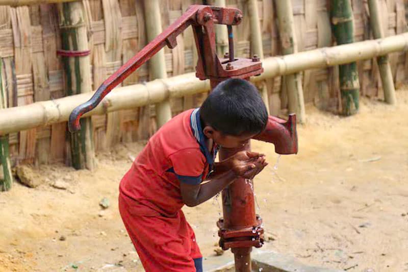 A Rohingya child drinks water from a tube well at Balukhali refugee camp in 2017. (Photo: Stephan Uttom/UCA News)