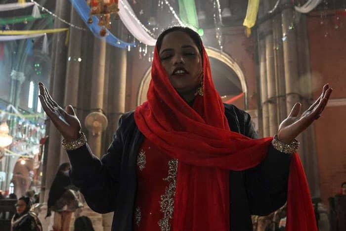 Pakistani Catholics attend a prayer service on Christmas Day at Sacred Heart Cathedral in Lahore. (Photo: AFP)