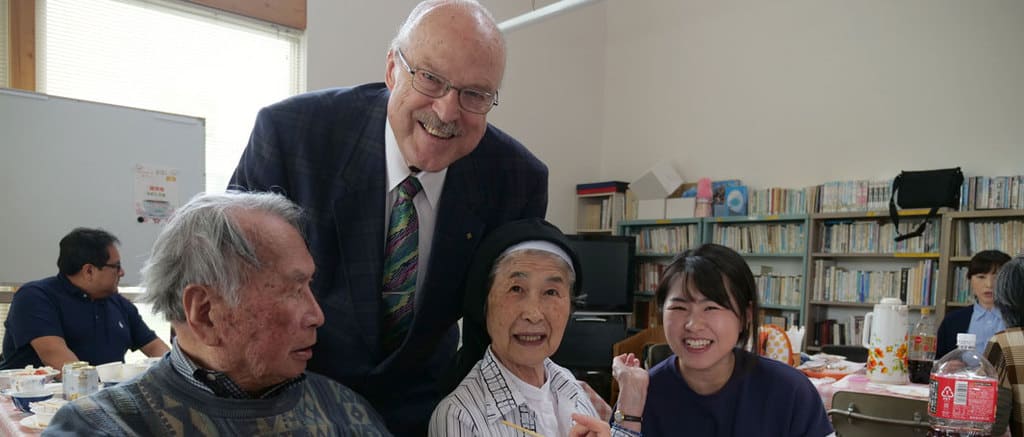 Parishioners in Muroran Say, ‘Welcome Home, Father’