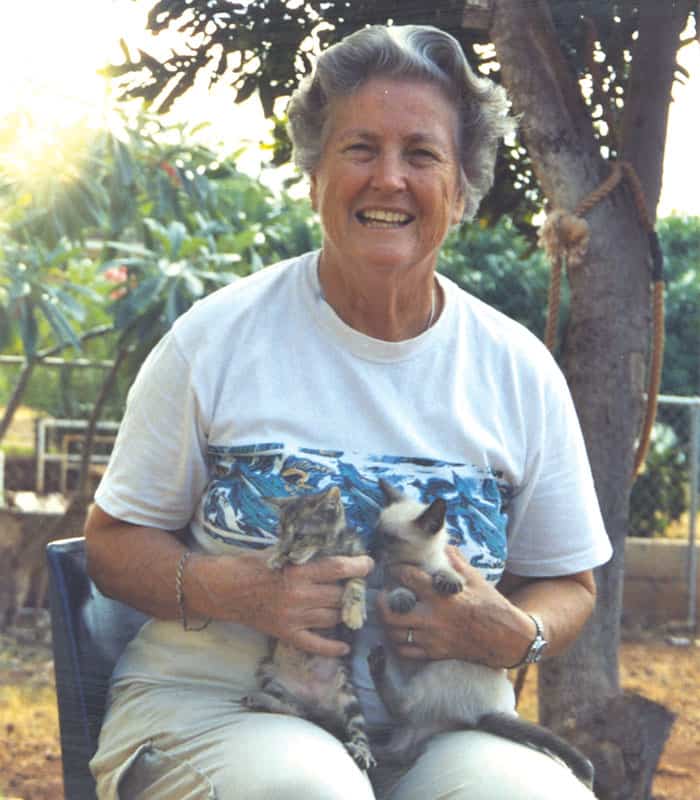An animal lover who has assisted the local veterinarian, Sister Ardis Kremer cradles two kittens.(Connie Krautkremer/Hawaii)