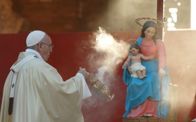 In Times of Trouble, Church Turns to Prayer with Mary, Theologian Says