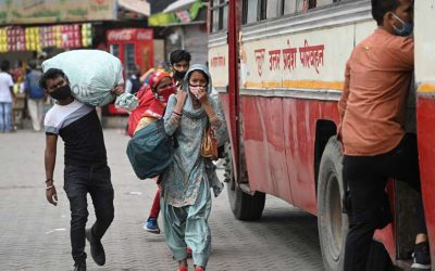 Migrant Exodus in New Delhi as Lockdown Starts