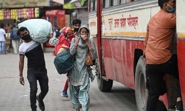 Migrant Exodus in New Delhi as Lockdown Starts