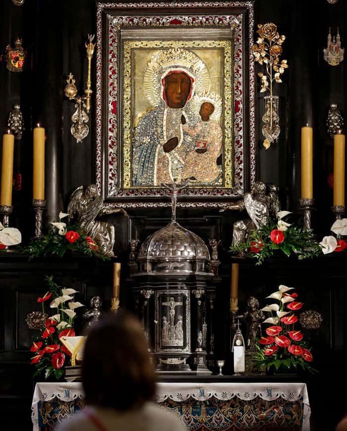 size-20151109T0900-POLAND-574594 The icon of Our Lady of Czestochowa at the Jasna Gora Monastery in Czestochowa, Poland. (CNS photo/Nancy Wiechec)