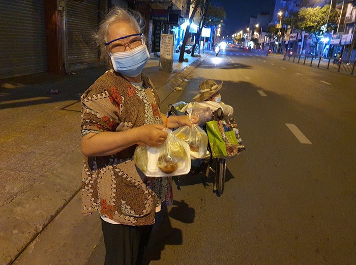 WOMAN STREETS VIETNAM FOOD After World Mission Sunday Mass at St. Ferdinand Church, pastor Father Jason Torba and Cardinal Blase Cupich greet the congregation, including all those who do mission in Chicago. (Julie Jaidinger, Chicago Catholic/U.S.)