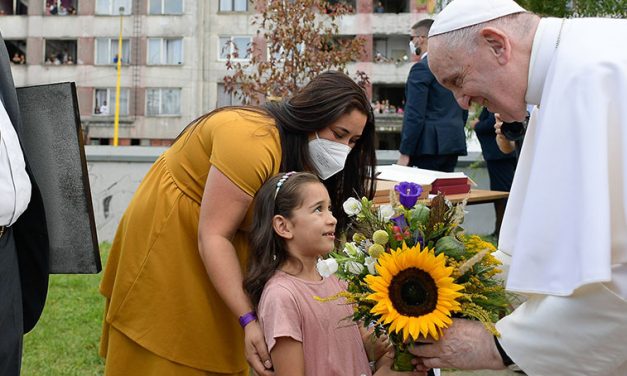 Pope Reminds Roma Community, Young People That Church Is Their Home