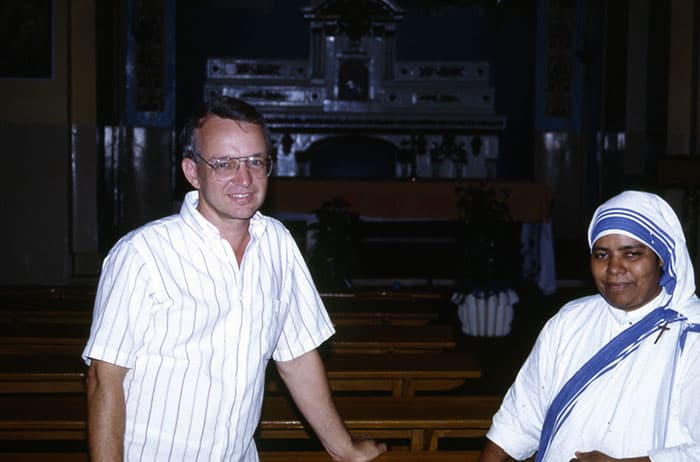 Father Lance Nadeau in Cairo, Egypt, with Missionaries of Charity Sister Mary Christine, circa 1994. Father Nadeau would celebrate Mass with the sisters every Sunday. He was appointed coordinator of Maryknoll’s Middle East Unit in the 1990s. (Maryknoll Mission Archives, F. Breen/Egypt)