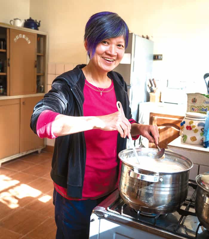 Phuong Minh Nguyen prepares a midday snack for the children. (Nile Sprague/Bolivia)