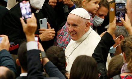 Trust Christ’s Presence, Learn to Invoke the Holy Spirit, Pope Says