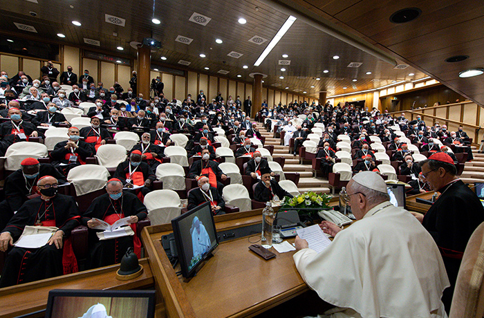 synodal process year-ender- Pope Francis leads a meeting with representatives of bishops' conferences from around the world at the Vatican Oct. 9, 2021. The meeting came as the Vatican launched the process that will lead up to the assembly of the world Synod of Bishops in 2023. (CNS photo/Paul Haring)