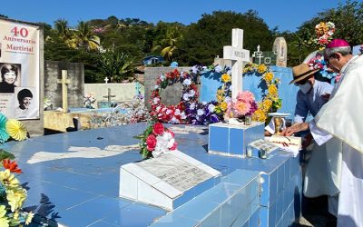 Bishops Visit Maryknoll Martyrs’ Tomb in El Salvador