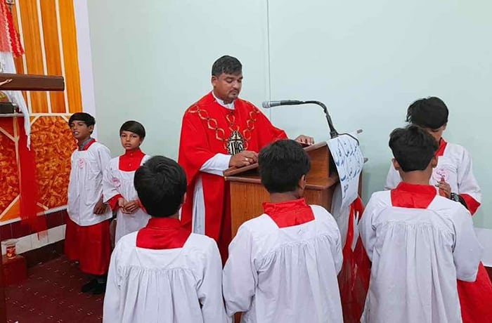 After World Mission Sunday Mass at St. Ferdinand Church, pastor Father Jason Torba and Cardinal Blase Cupich greet the congregation, including all those who do mission in Chicago. (Julie Jaidinger, Chicago Catholic/U.S.)