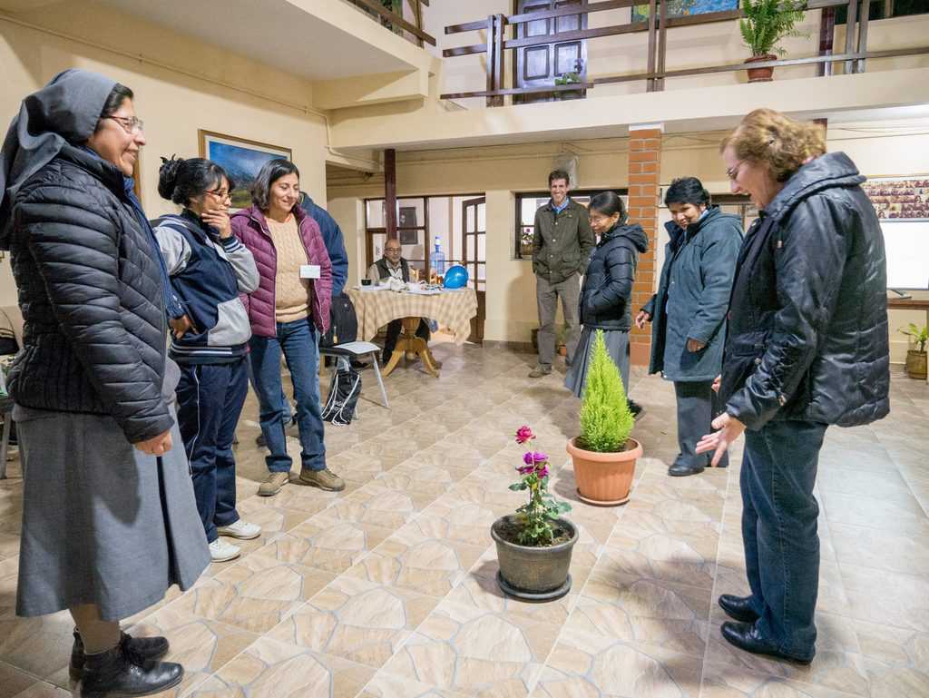 As part of an ESPERE workshop on forgiveness and reconciliation in Oruro, Bolivia, participants learn about taking care of the environment of our common home, planet Earth. (Nile Sprague/Bolivia)