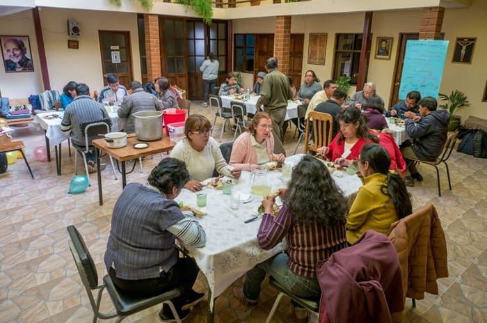 Participants share a meal during an ESPERE workshop on forgiveness and reconciliation at a Jesuit parish in Oruru, Bolivia. (Nile Sprague/Bolivia)