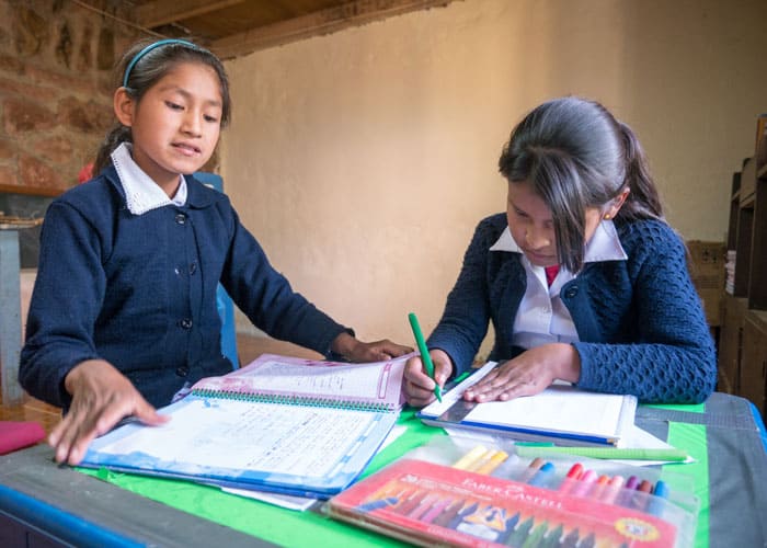 Maryknoll Lay Missioner Phuong Minh Nguyen offers an after-school program to children at the parish house in Tacopaya, Bolivia. (Photos by Nile Sprague/Bolivia)