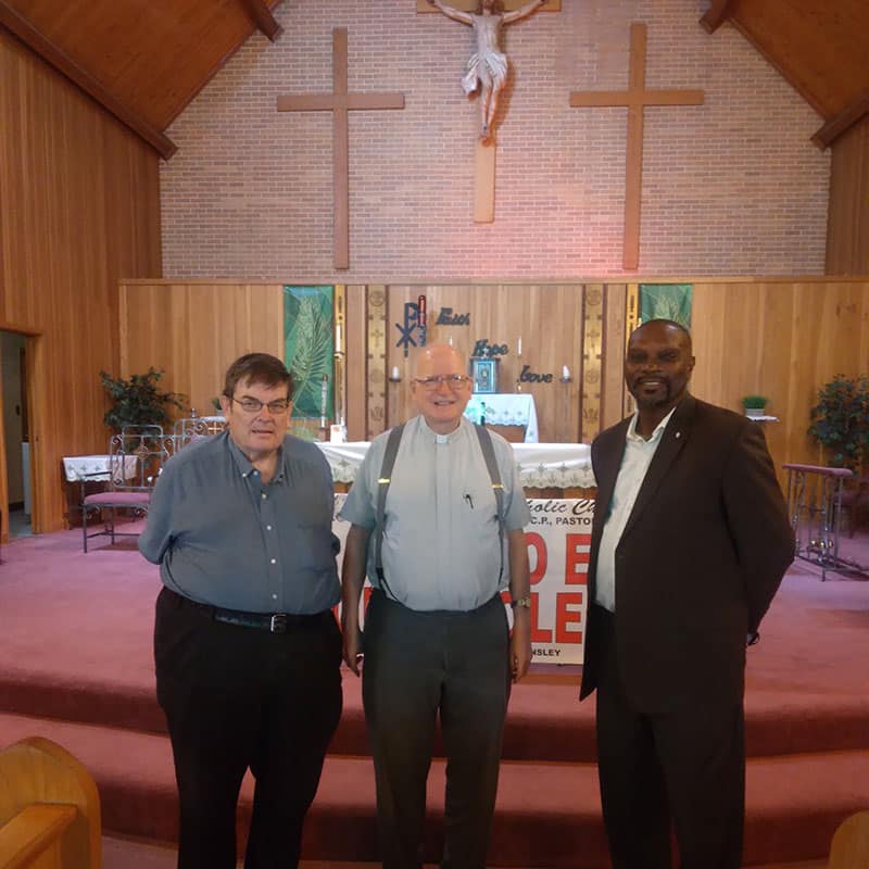 20220901T0915-IN-DEPTH-SPREAD-LAUDATO-SI-1747487 After World Mission Sunday Mass at St. Ferdinand Church, pastor Father Jason Torba and Cardinal Blase Cupich greet the congregation, including all those who do mission in Chicago. (Julie Jaidinger, Chicago Catholic/U.S.)