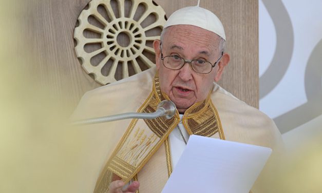 Pope: Welcome Migrants, Seek Peace