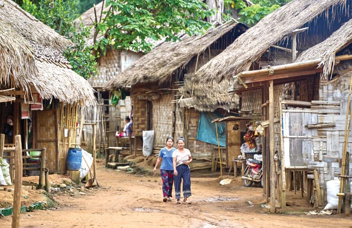 10-15-Fr-Barth-01 Girls walk in the Ban Mai Nai Soi refugee camp in Thailand. The camp, one of many, is home to thousands of Burmese refugees who were displaced from their home villages by ongoing violence perpetrated by Myanmar’s military regime. (Paul Jeffrey/Thailand)