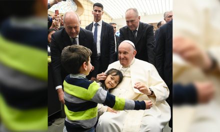 Pope Lauds Humanitarian Corridors for Migrants, Refugees