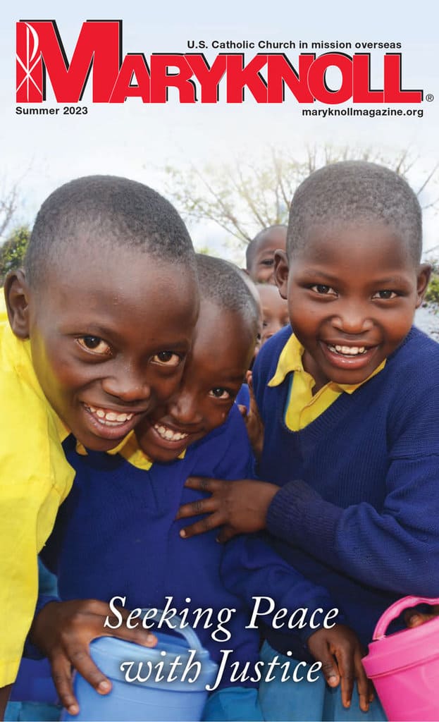 Students hold containers to fill up with a nutritious meal at King’utheni Primary School in Kenya’s drought-affected Kibwezi region. (Moses Njagua Gitahi/Kenya)