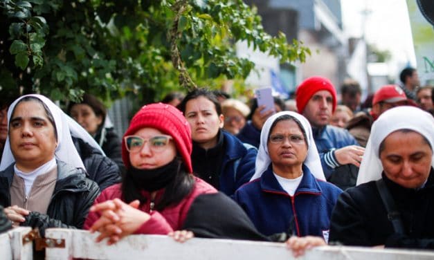 Slum Priests Celebrate Mass for Pope Francis