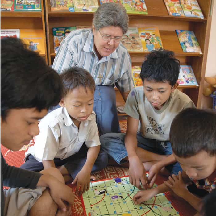 Maryknoll Regina Pellicore engages with students in one of many educational projects run by the Maryknoll Sisters in Beoung Tum Pun, a marginalized area outside of Cambodia’s capital, Phnom Penh. (Sean Sprague/Cambodia)