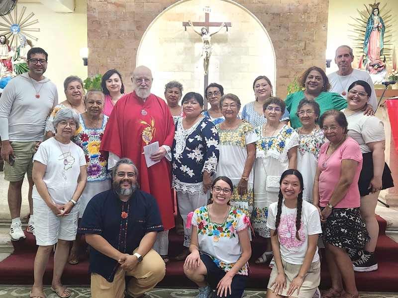 W25-trip-merida-1 Maryknoll Father John Martin, trip participants and Maryknoll affiliates gather for Mass at St. Joseph the Worker parish in Mérida. (Marisol Perez/Mexico)