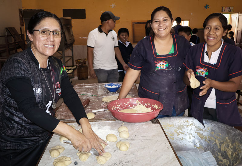 W25-sykora-escolar-5 Coordinator Jhovana Reyes, daughter Khyara, and Padre Pablo prepare for the day’s rounds at Nueva Vera Cruz chapel, where the Apoyo Escolar program started. (Adam Mitchell/Bolivia)