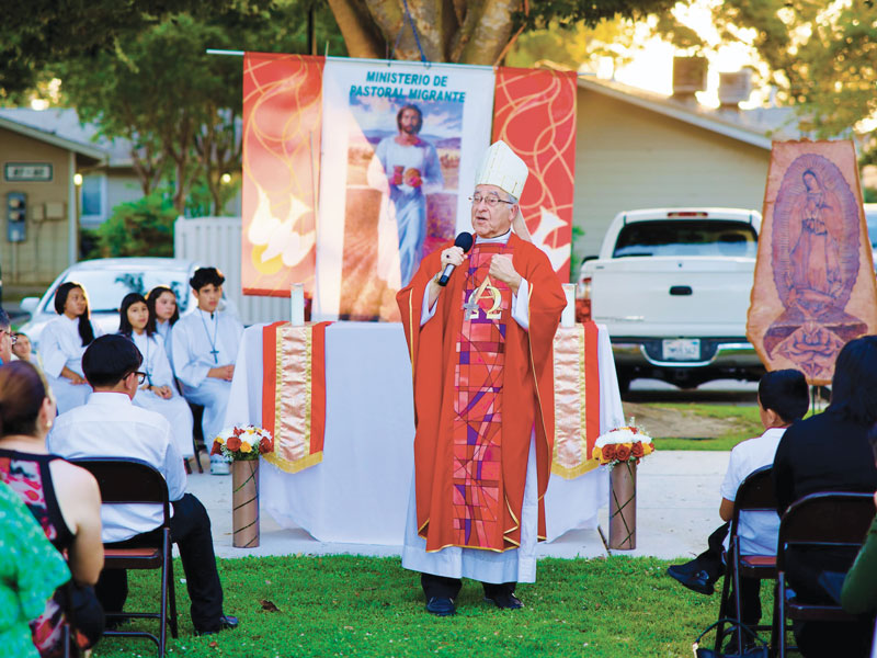 SP25-Discipulou-Misioneros-3 Bishop Myron J. Cotta of the Diocese of Stockton, California, presides at a Confirmation Mass for farmworker teenagers and young adults. (Courtesy of José López/U.S.)
