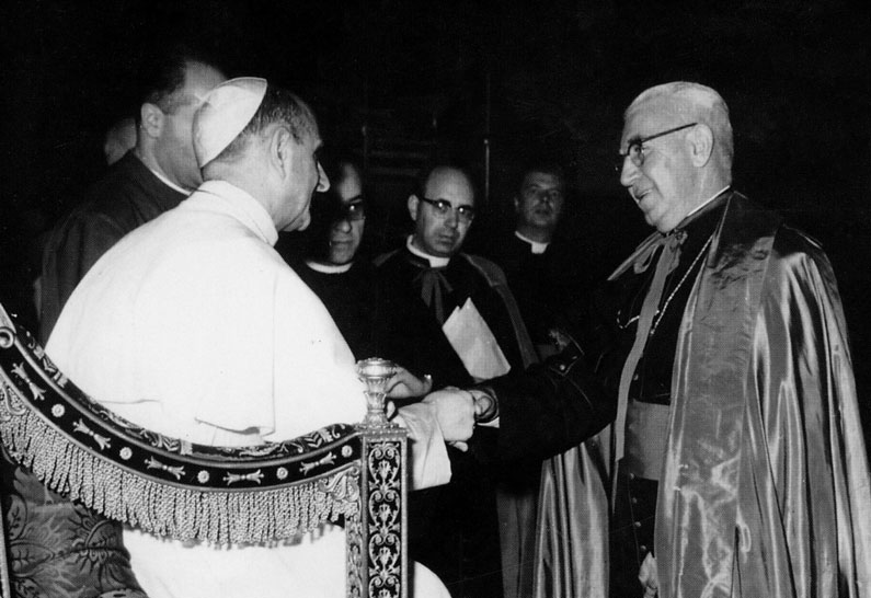 SP25-Vatican-II-1 Pope Paul VI greets Bishop Joseph Regan during a papal audience. Fourteen Maryknoll bishops attended the sessions of Vatican II. (Maryknoll Mission Archives/Vatican City)
