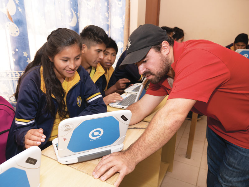 Maryknoll Lay Missioner Juan Gómez, who joined Maryknoll Lay Missioners in 2014, tutors pupils at Don Bosco School in the remote Andean community of Tacopaya in Bolivia. (Nile Sprague/Bolivia)