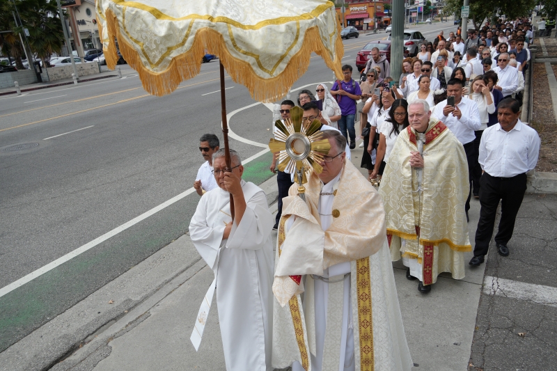 ICE Presence Casts Shadow Over National Eucharistic Pilgrimage in LA