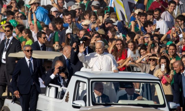 Pope Tells Youth: ‘Don’t Settle for Less,’ God Will Transform Your Life