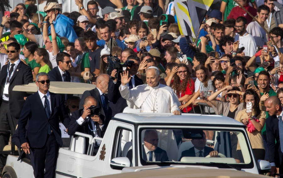 Pope Tells Youth: ‘Don’t Settle for Less,’ God Will Transform Your Life