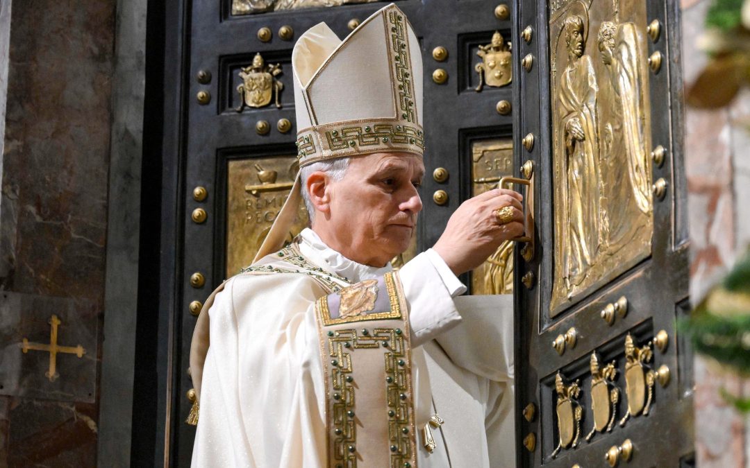 Closing Holy Doors, Pope Continues To Call for Peace, Service, Mercy
