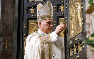 Closing Holy Doors, Pope Continues To Call for Peace, Service, Mercy