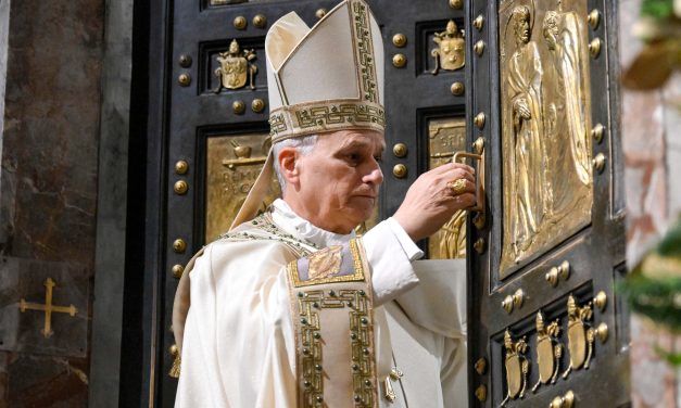 Closing Holy Doors, Pope Continues To Call for Peace, Service, Mercy