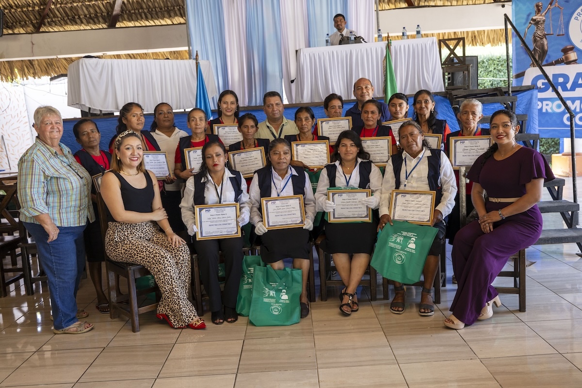 Candidate Dorothy Ritter, assigned to Kenya, looks on during the liturgy. (José García/U.S.)