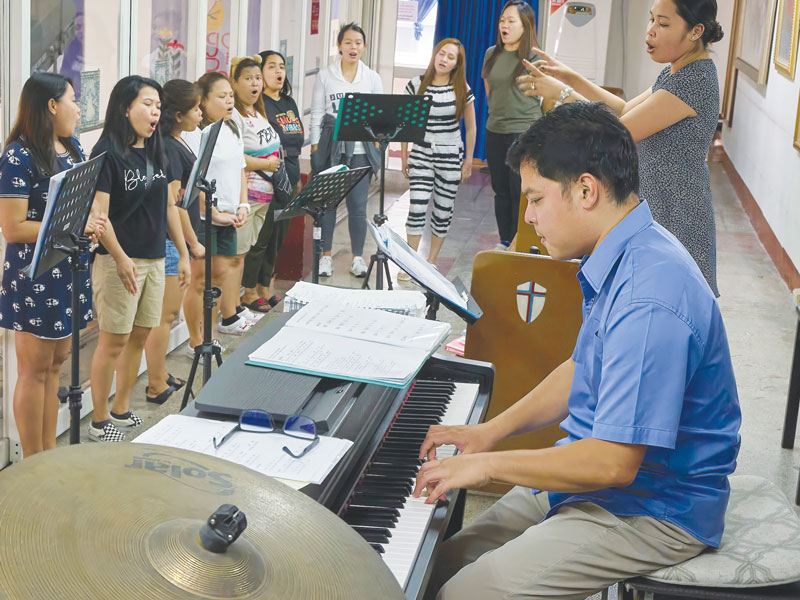 Prospect Jethro Natividad, like Omnes originally from the Philippines, directs the choir of the Tanzi Church in Taichung. Both young men are now officially accepted Maryknoll seminarians. (Paul Jeffrey/Taiwan)