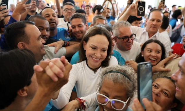 Venezuelan Opposition Leader Returns From Exile and Attends Mass at Popular Shrine