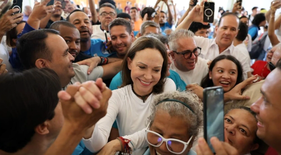 Venezuelan Opposition Leader Returns From Exile and Attends Mass at Popular Shrine